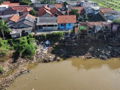 Abrasi Kali Bekasi Kian Parah, Lahan Warga Terus Terkikis