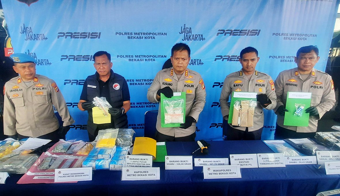 Polres Metro Bekasi Kota Ungkap Dua Jaringan Narkoba, Amankan Ratusan Gram Sabu dan Senjata Api Rakitan