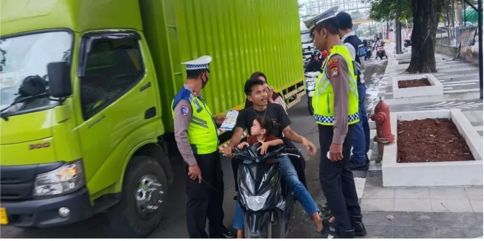 Operasi Keselamatan Jaya 2026 di Bekasi, Polisi Temukan Banyak Pelanggaran Helm & Bonceng Tiga