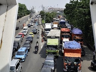 Demo Sopir Angkot Bikin Ahmad Yani Bekasi Macet Total, Tolak Operasional Trans Beken