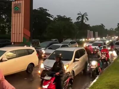 Hujan Sejak Pagi, Sejumlah Ruas Jalan di Bekasi Macet