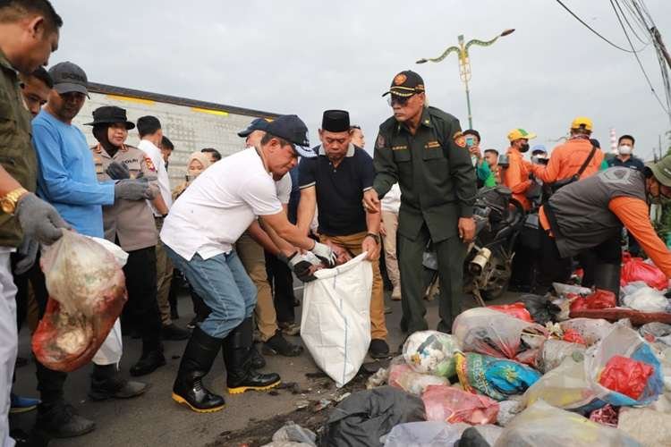 Plt Bupati Bekasi Tegaskan Sanksi dan Tipiring bagi Pembuang Sampah Sembarangan