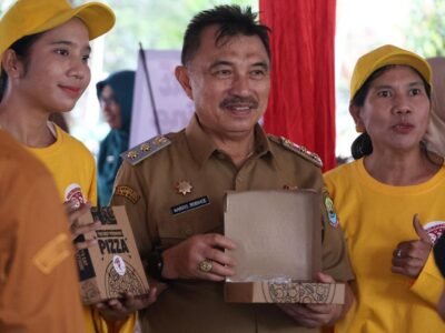 Wawali Harris Bobihoe Borong Takjil UMKM untuk Dukung Ekonomi Kerakyatan di Bekasi