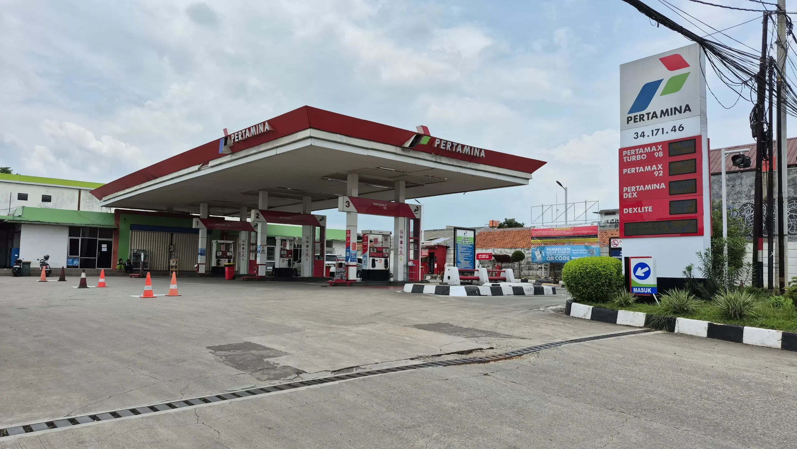 Puluhan Motor dan Mobil Mogok, SPBU di Bekasi Timur Ditutup Sementara