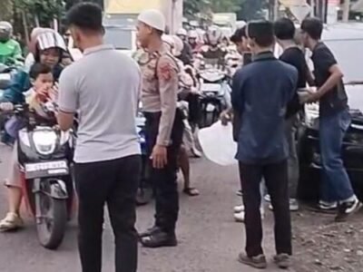 Polisi dan Mahasiswa Bersatu Berbagi Takjil, Cianjur Tetap Kondusif di Bulan Ramadan